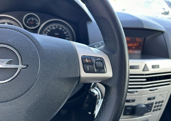Opel Astra cena 17900 przebieg: 205000, rok produkcji 2007 z Zelów małe 121